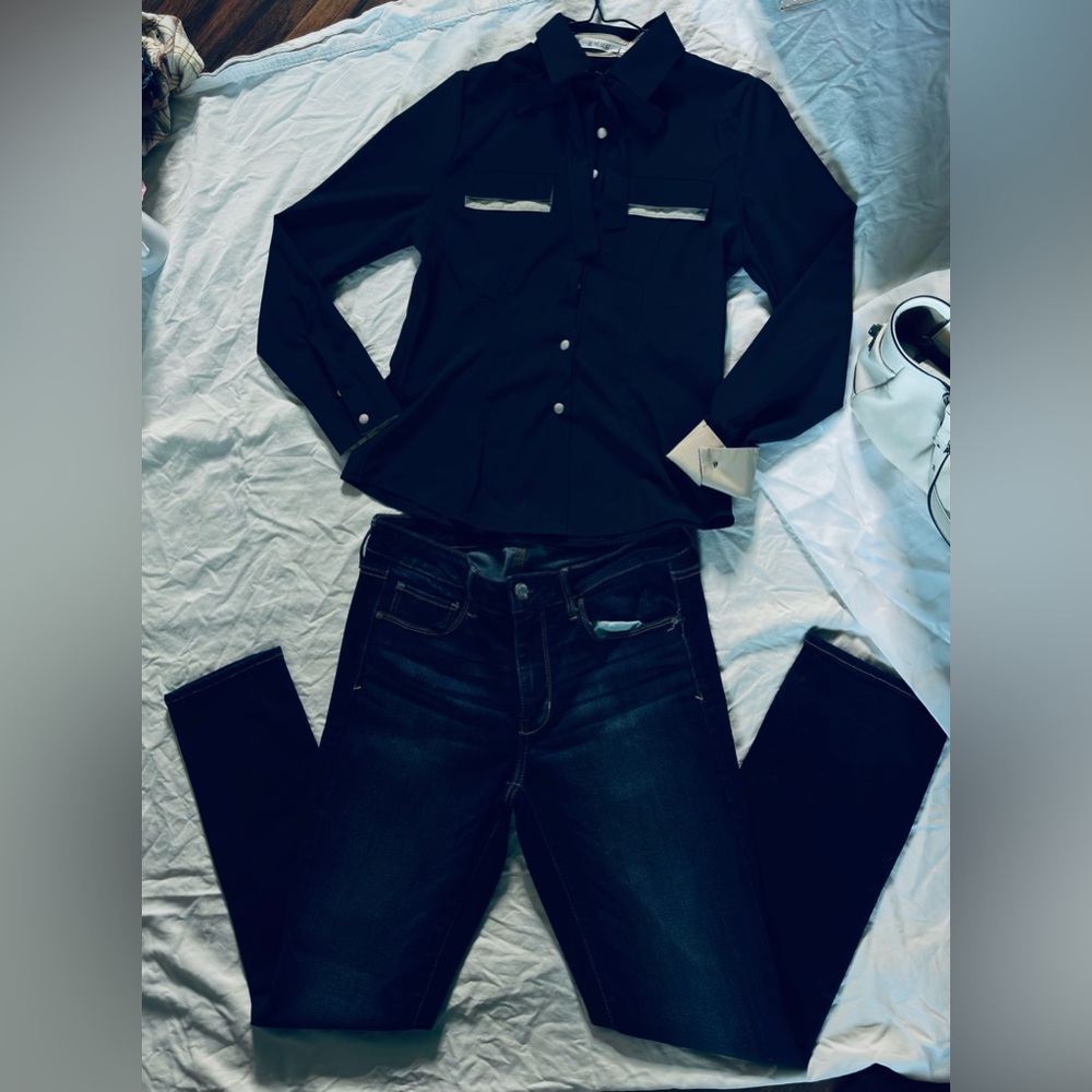 AE jeans,blouse and coach purse.